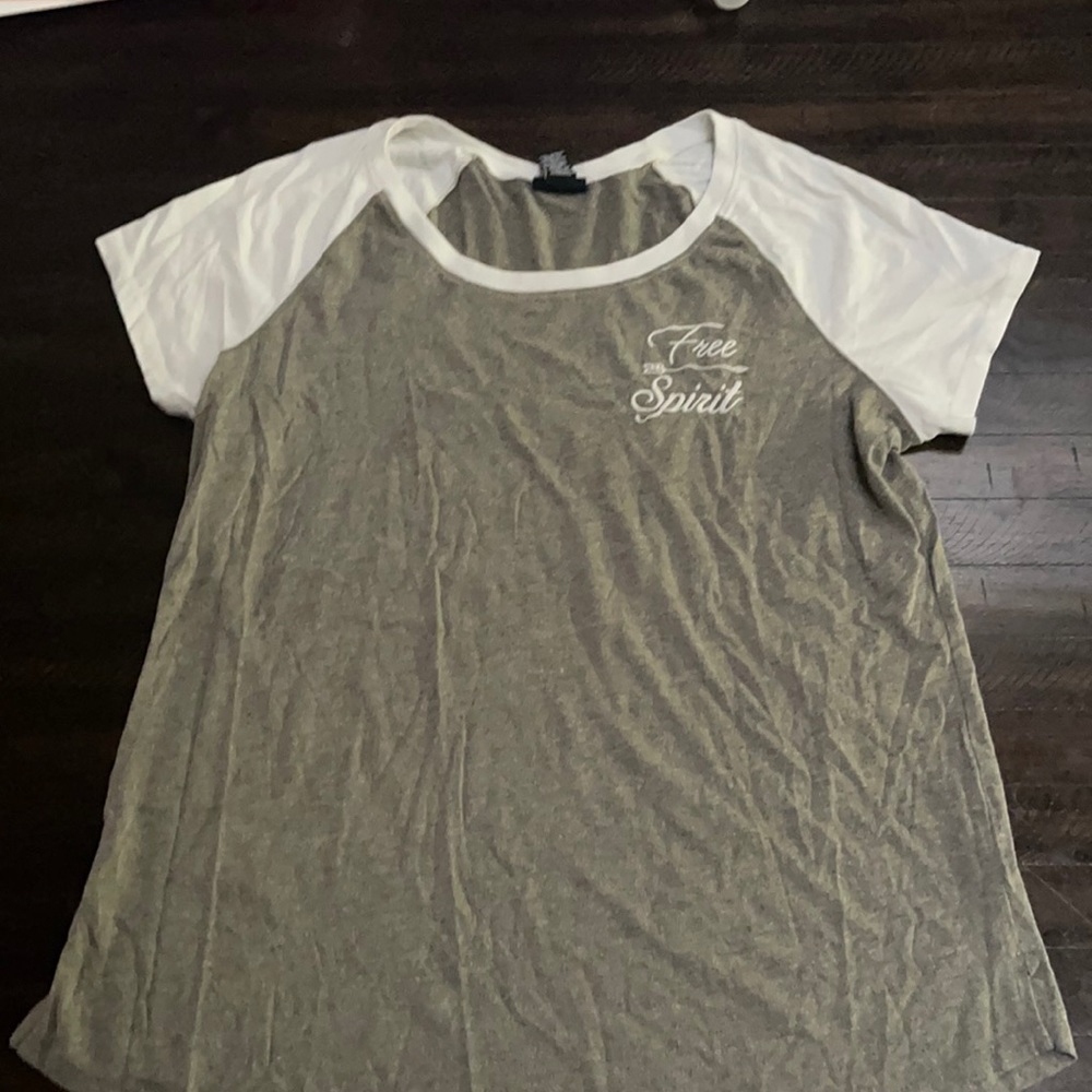 Rue 21 XL Green and White T-shirt